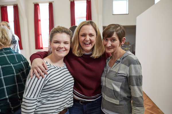 『シング・ア・ソング！～笑顔を咲かす歌声～』メイキング写真（C） MILITARY WIVES CHOIR FILM LTD 2019