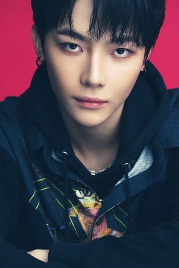 デビュー組　NICHOLAS　（C）HYBE LABELS JAPAN