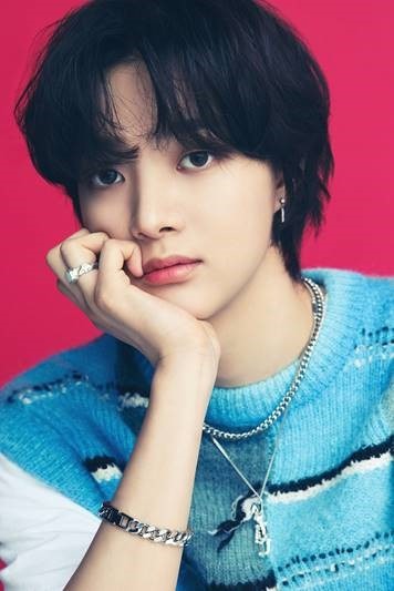 デビュー組　EJ　（C）HYBE LABELS JAPAN