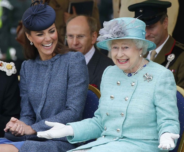 キャサリン妃＆エリザベス女王 Photo by Phil Noble - WPA Pool/Getty Images
