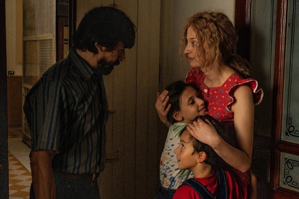 『靴ひものロンド』©Photo Gianini Fiorito/Design Benjamin Seznec/TROIKA ©2020 IBC Movie