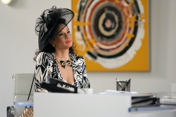 Huluプレミア「Why Women Kill ～ファビュラスな女たち～」シーズン1　©2022 Paramount+, Inc. All Rights Reserved.