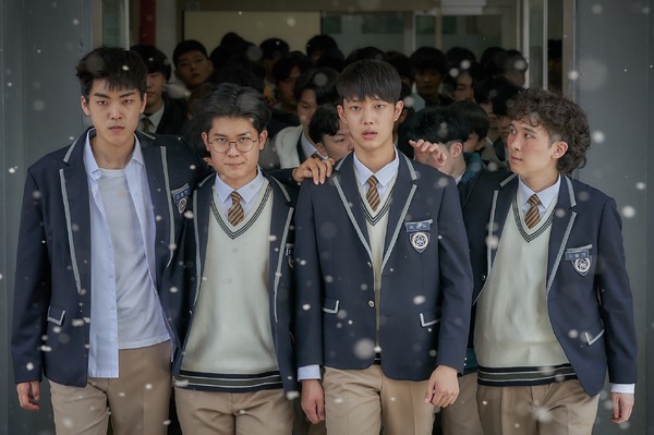 『ハッピーニューイヤー』　（C）2021 CJ ENM CORP., HIVE MEDIA CORP. ALL RIGHTS RESERVED