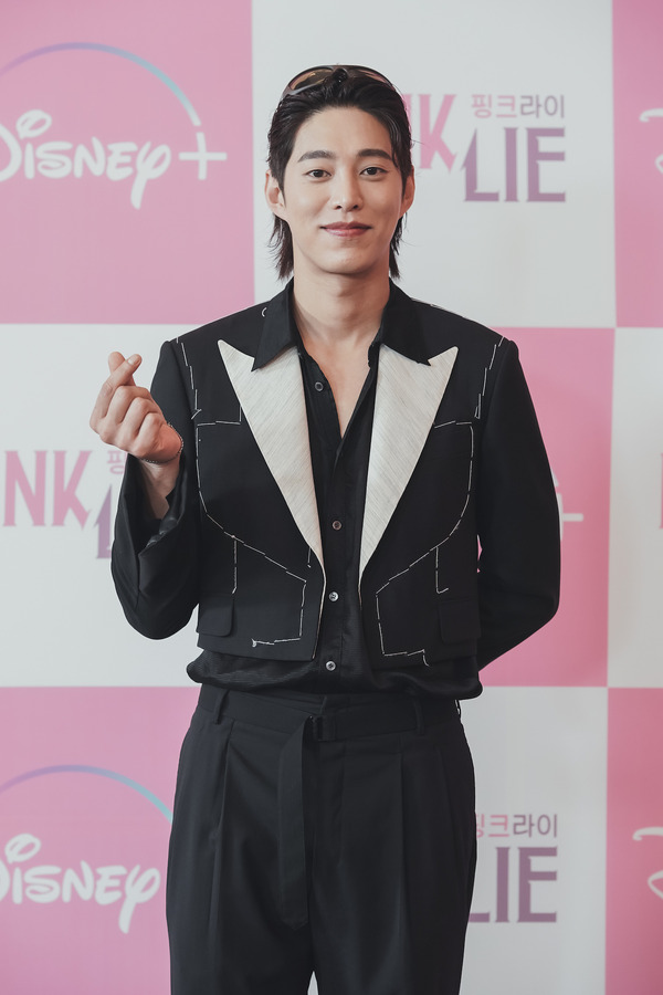 「ピンク・ライ ～嘘を知っても愛せますか？」制作発表　© 2022 Disney and related entities