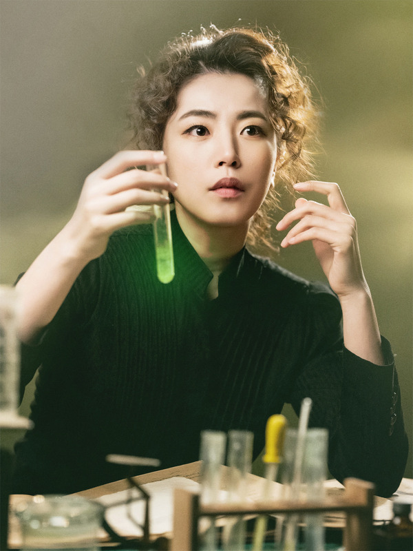 「マリ・キュリー」©2020 LIVE Corp All Right Reserved