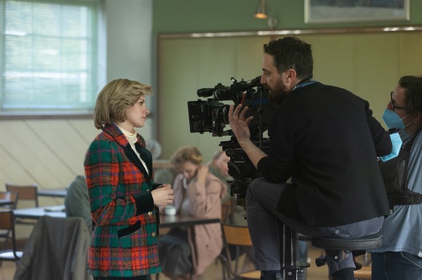 『スペンサー ダイアナの決意』カメラ越しに話すクリステンとパブロ・ラライン監督_（Photo credit：Frederic Batier）