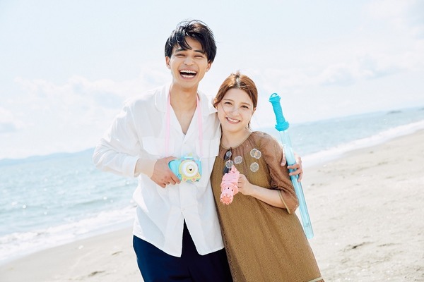 中田圭祐と川島海荷（C）AbemaTV, Inc.