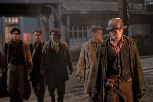 タイ・テナント「80日間世界一周」 © Slim 80 Days / Federation Entertainment / Peu Communications / ZDF / Be- FILMS / RTBF (Télévision belge)– 2021