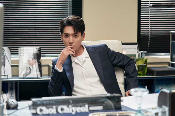 Netflixシリーズ「イルタ・スキャンダル ～恋は特訓コースで～」独占配信中