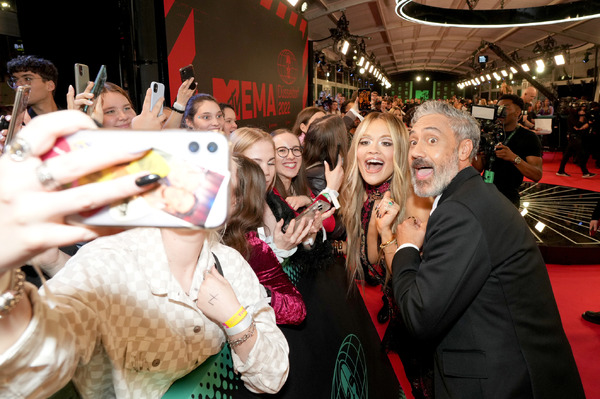 リタ・オラ＆タイカ・ワイティティ Photo by Kevin MazurWireImage