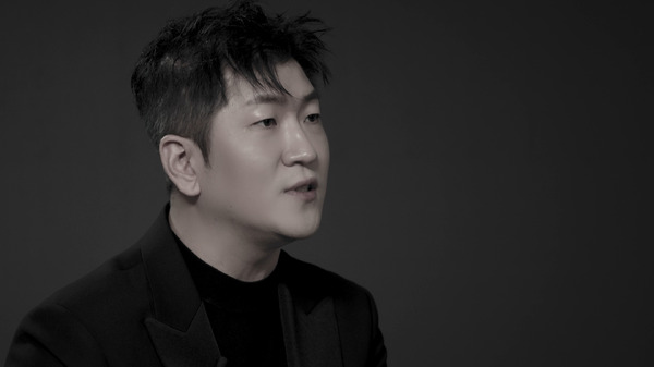 「PEAK TIME」ライアン・S・ジューン　© SLL Joongang Co.,Ltd & Studio Slam & AZING all rights reserved