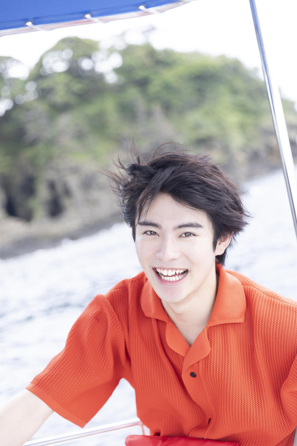 「前田拳太郎1st写真集 Awake」©KADOKAWA／写真：横山マサト