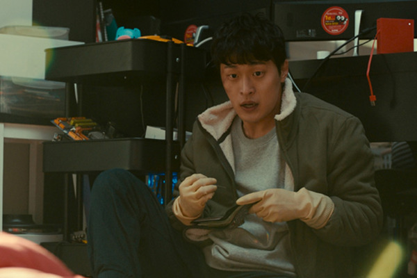 『見知らぬ隣人』©2022 Yeom Ji-ho  ALL RIGHTS RESERVED.