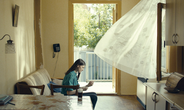 『ジョージア、⽩い橋のカフェで逢いましょう』© DFFB, Sakdoc Film, New Matter Films, rbb, Alexandre Koberidze