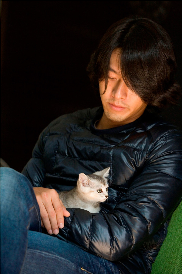 『愛してる、愛してない』ヒョンビンのオフショット -(C) 2011 bom Film Productions co.,ltd. All rights reserved.