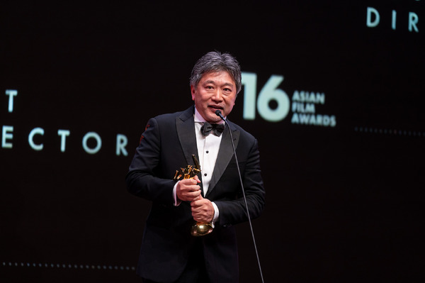 最優秀監督賞　是枝裕和『ベイビー・ブローカー』　©Asian Film Awards Academy