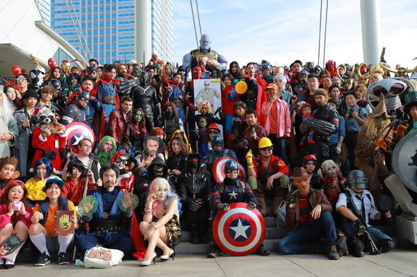 過去のコスプレ集合写真撮影時の様子Ⓒ2022 Tokyo comic con All rights reserved