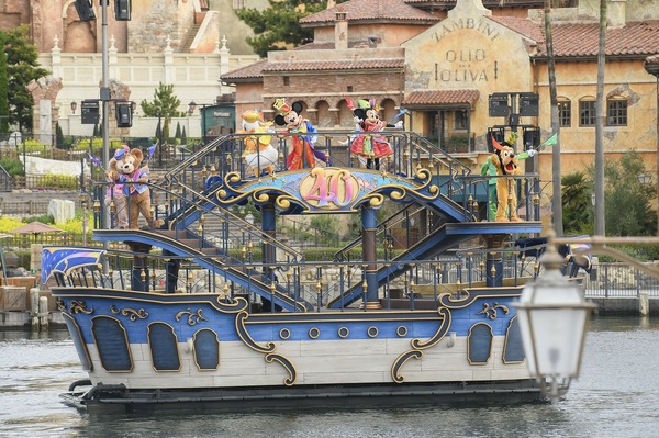 東京ディズニーシー「レッツ・セレブレイト・ウィズ・カラー」As to Disney artwork, logos and properties： (C) Disney