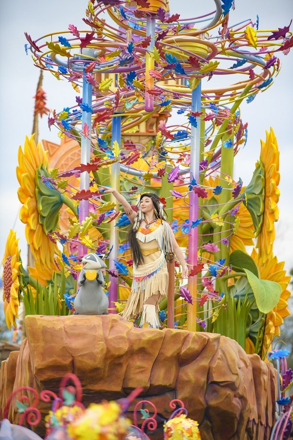 話題のデイタイムパレード「ディズニー・ハーモニー・イン・カラー」 | 動画を公開！As to Disney artwork, logos and properties： (C) Disney