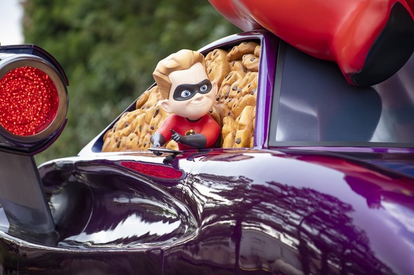 話題のデイタイムパレード「ディズニー・ハーモニー・イン・カラー」 | 動画を公開！As to Disney artwork, logos and properties： (C) Disney