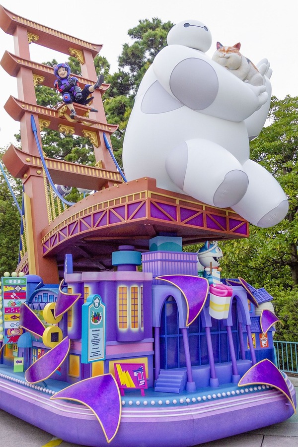 話題のデイタイムパレード「ディズニー・ハーモニー・イン・カラー」 | 動画を公開！As to Disney artwork, logos and properties： (C) Disney