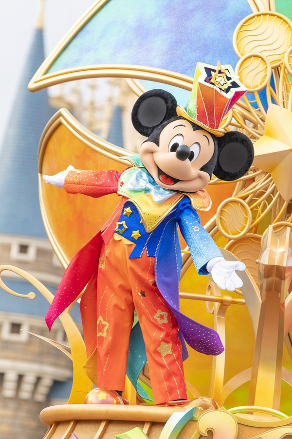話題のデイタイムパレード「ディズニー・ハーモニー・イン・カラー」 | 動画を公開！As to Disney artwork, logos and properties： (C) Disney