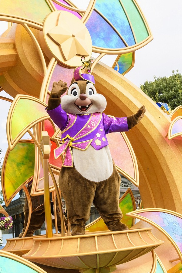 話題のデイタイムパレード「ディズニー・ハーモニー・イン・カラー」 | 動画を公開！As to Disney artwork, logos and properties： (C) Disney