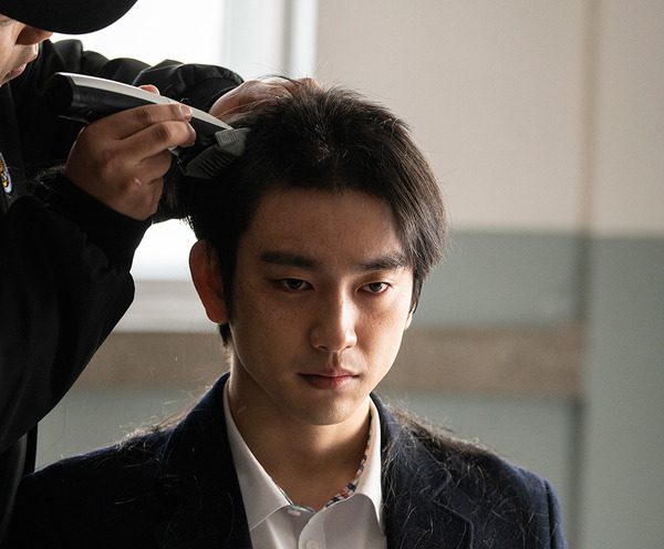 『聖なる復讐者』　ⓒ2022 FINECUT Co., Ltd. & BLUE PLAN’IT Co., Ltd. ALL RIGHTS RESERVED