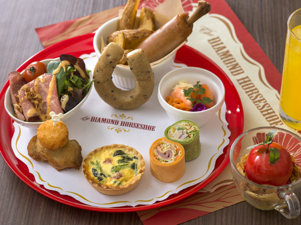 新ショー「ザ・ダイヤモンド・バラエティマスター」がスタート！As to Disney artwork, logos and properties： (C) Disney