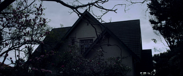 『ハウス・バウンド』© 2014KITCHEN  SINK FILMS. ALL RIGHTS RESERVED.