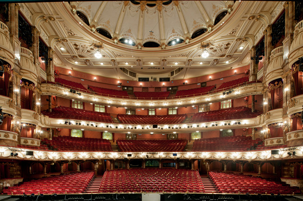 ロンドンコロシアム劇場写真 クレジット 撮影者：Guy de Laubier