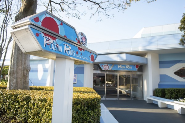 パークのどこからでも対象レストランのメニューを注文できる「ディズニー・モバイルオーダー」開始　当初は4店舗、順次拡大 As to Disney artwork, logos and properties： (C) Disney