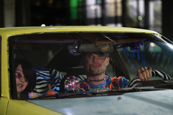 『モナ・リザ アンド ザ ブラッドムーン』© Institution of Production, LLC