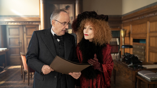 『私がやりました』© 2023 MANDARIN & COMPAGNIE - FOZ - GAUMONT – FRANCE 2 CINÉMA - SCOPE PICTURES – PLAYTIME PRODUCTION