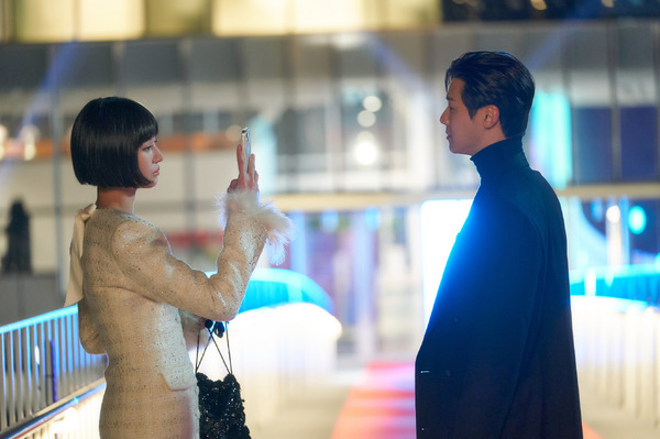 Netflixシリーズ「セレブリティ」配信中