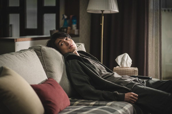 『殺し屋たちの店』© 2024 Disney and its related entities