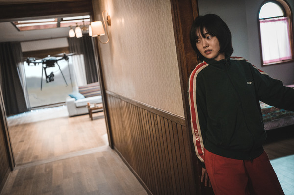 『殺し屋たちの店』© 2024 Disney and its related entities