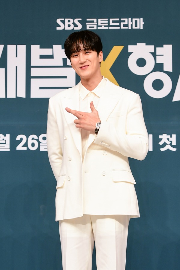 「財閥 x 刑事」©  SBS