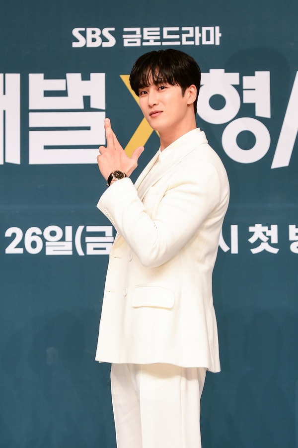 「財閥 x 刑事」©  SBS