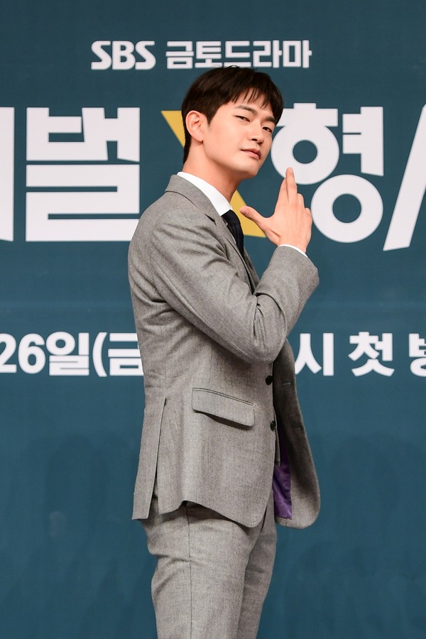 「財閥 x 刑事」©  SBS