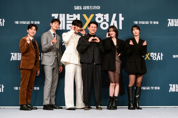「財閥 x 刑事」©  SBS
