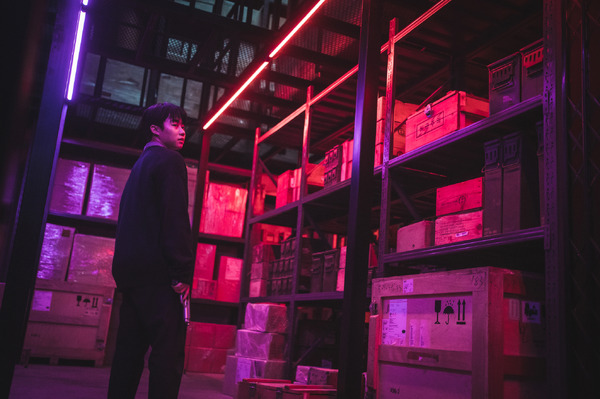 「殺し屋たちの店」5話　© 2024 Disney and its related entities