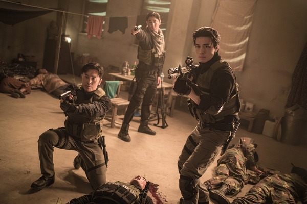 「殺し屋たちの店」© 2024 Disney and its related entities