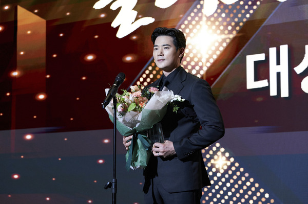 「ワンダフルワールド」© SAMHWA NETWORS. All Rights Reserved.