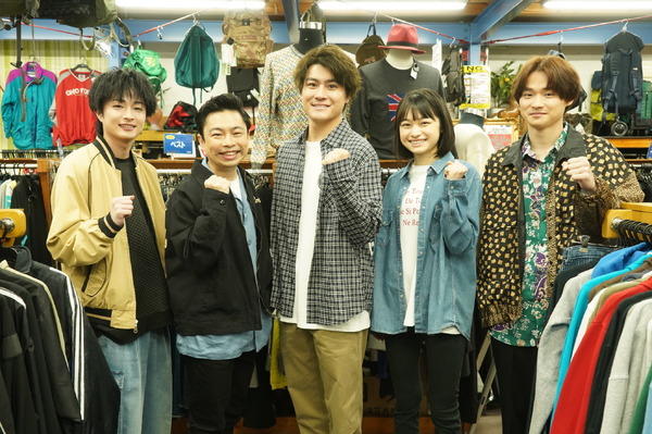 「街並み照らすヤツら」