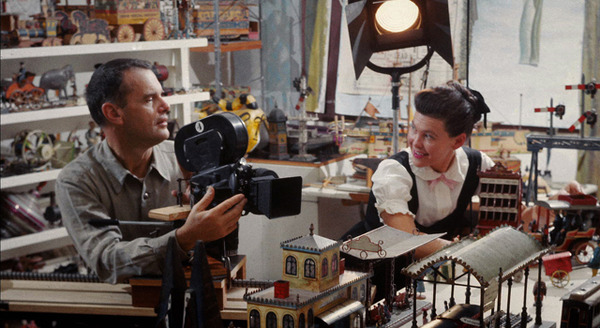 『ふたりのイームズ　建築家チャールズと画家レイ』 -(C) 2011 Eames Office, LLC.