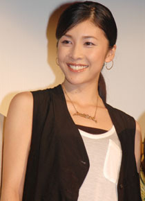 2年ぶり初日舞台挨拶もリラックスした表情で登壇した竹内結子