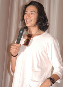 新たな境地を開きすぎた？　伊勢谷友介