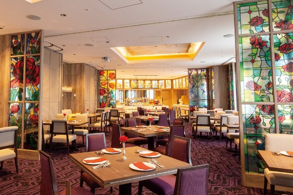 バラ香るスイーツで華やかなひととき　東京ベイ舞浜ホテルのブルガリアンローズ アフタヌーンティーを実食