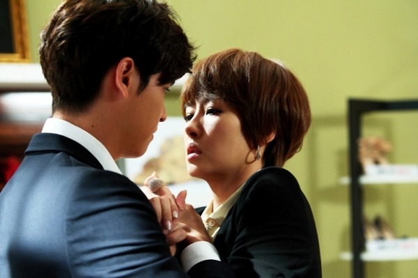 「アイドゥ・アイドゥ～素敵な靴は恋のはじまり」 -(C) MBC 2012